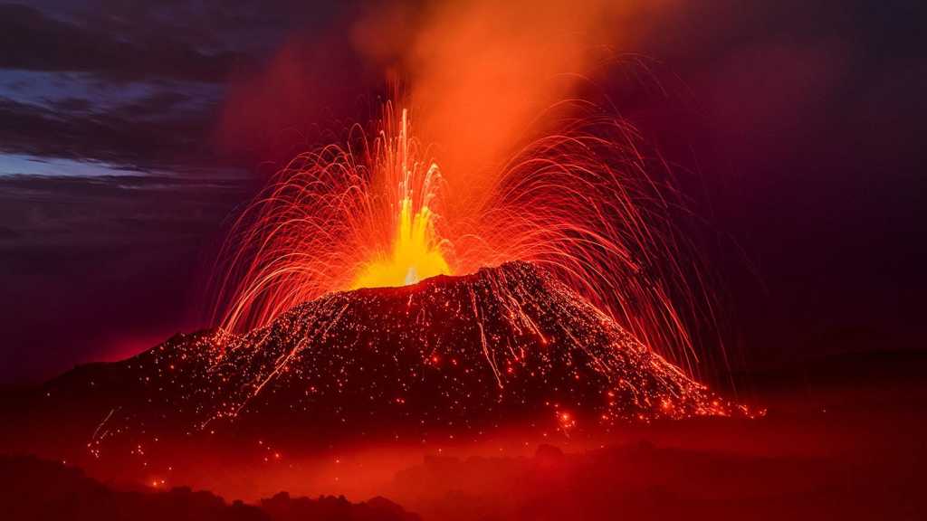 The peaks of Piton des Neiges, Maïdo, and Piton de la Fournaise